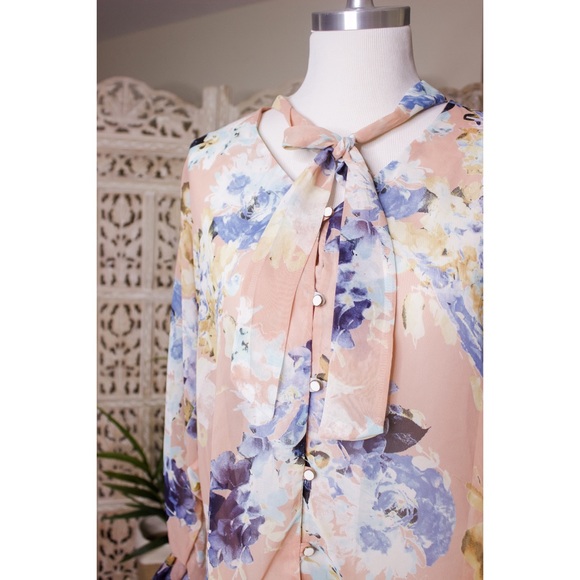 Floral tie front blouse - Picture 8 of 16